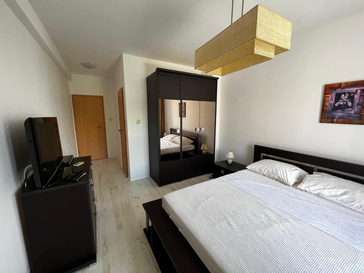 Modern Beachfront Apartment With Pool Ravda Ngoại thất bức ảnh