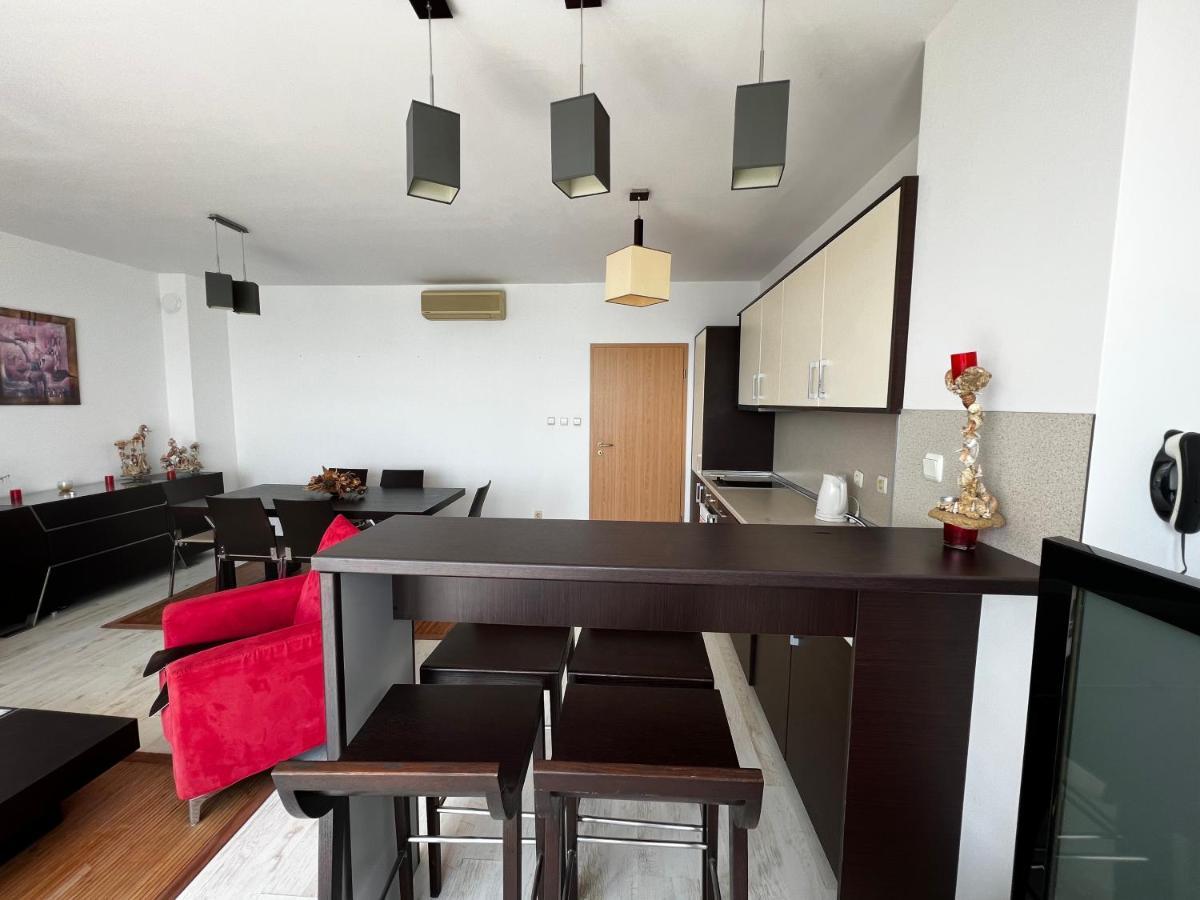 Modern Beachfront Apartment With Pool Ravda Ngoại thất bức ảnh