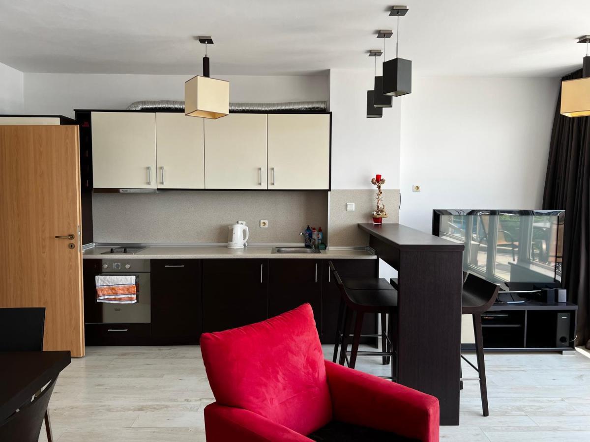 Modern Beachfront Apartment With Pool Ravda Ngoại thất bức ảnh